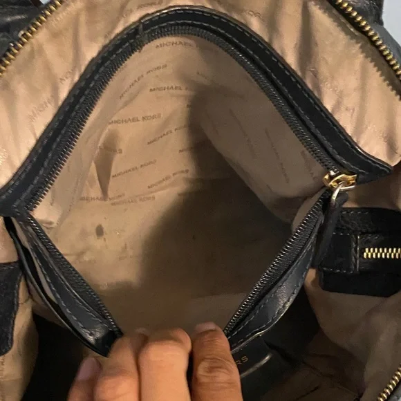 Michael Kors Pebbled navy Satchel - Picture 6 of 14